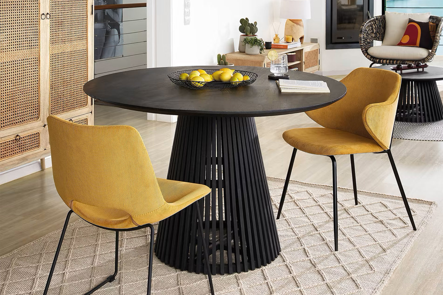 Gigi 46" Round Dining Table, Black